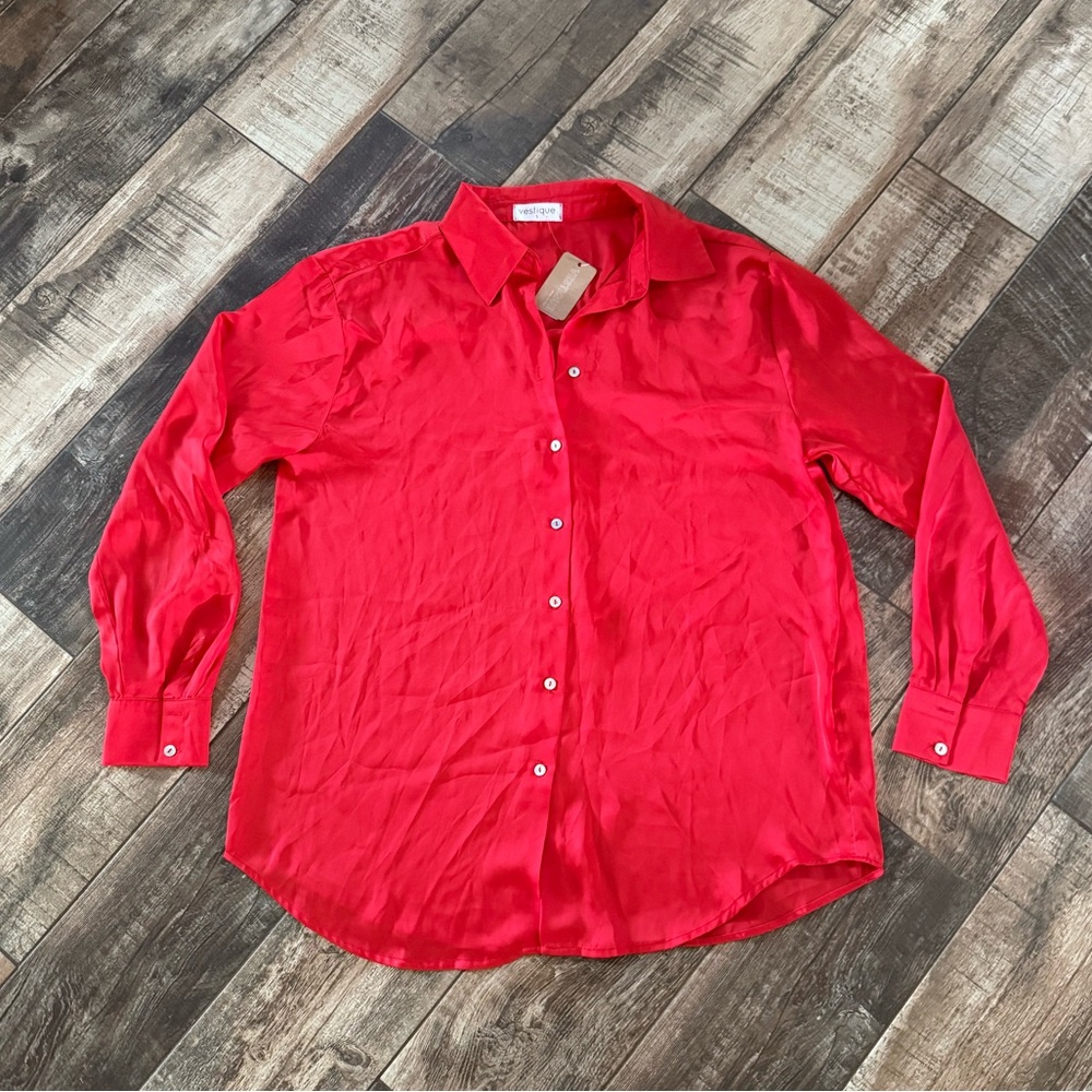 NWT VESTIQUE “Christmas Eve” Red Button down top size Small